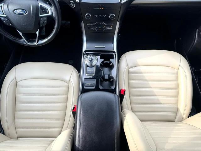 Photo of 2019 Blue Metallic Ford Edge