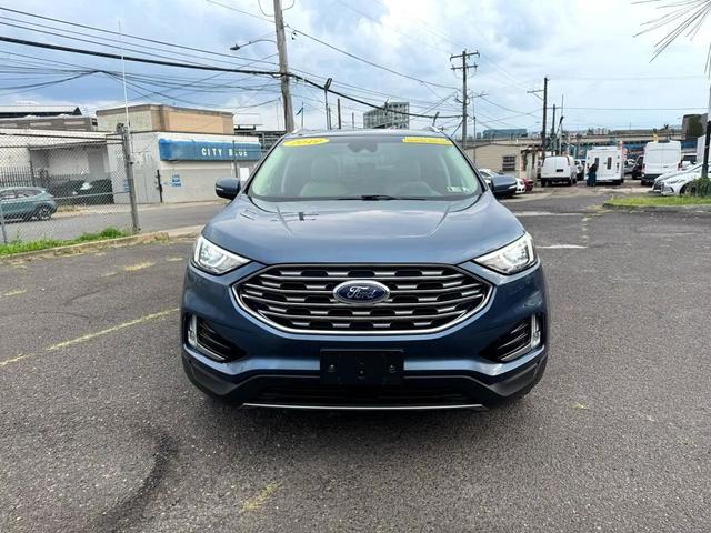 Photo of 2019 Blue Metallic Ford Edge
