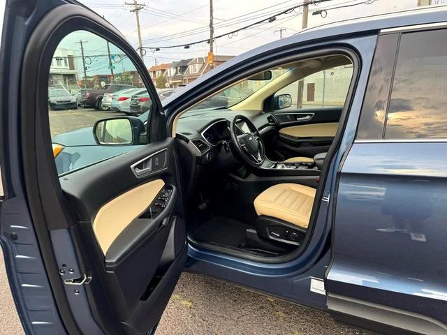 Photo of 2019 Blue Metallic Ford Edge