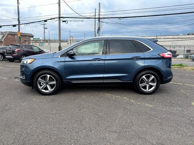 Photo of 2019 Blue Metallic Ford Edge