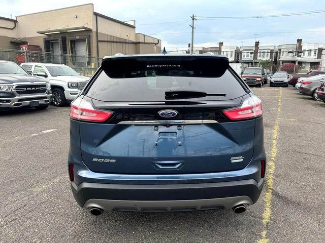 Photo of 2019 Blue Metallic Ford Edge