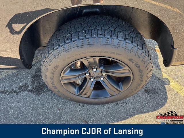 Photo of 2017 Brilliant Black Crystal Pearlcoat RAM 1500
