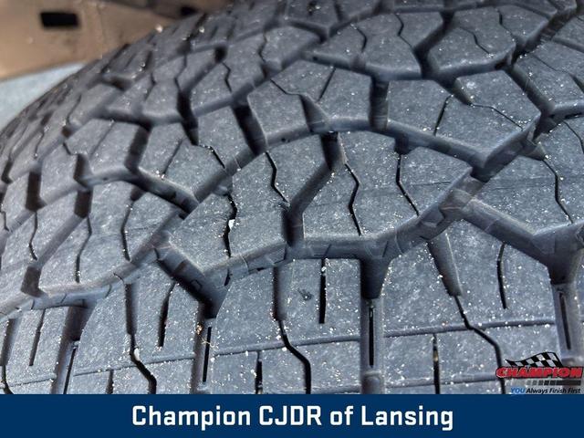 Photo of 2017 Brilliant Black Crystal Pearlcoat RAM 1500