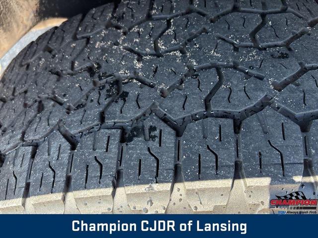Photo of 2017 Brilliant Black Crystal Pearlcoat RAM 1500