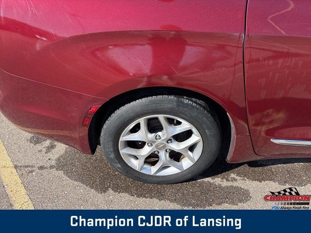 Photo of 2018 Velvet Red Pearlcoat Chrysler Pacifica