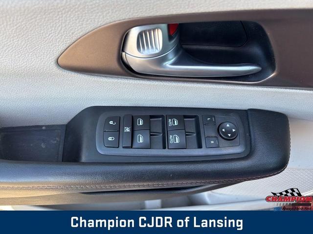 Photo of 2018 Velvet Red Pearlcoat Chrysler Pacifica
