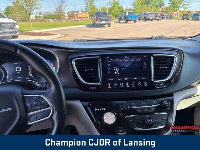 Photo of 2018 Velvet Red Pearlcoat Chrysler Pacifica