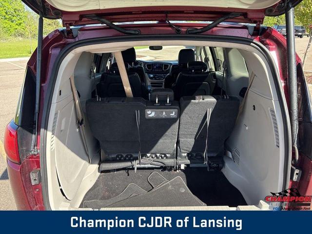 Photo of 2018 Velvet Red Pearlcoat Chrysler Pacifica