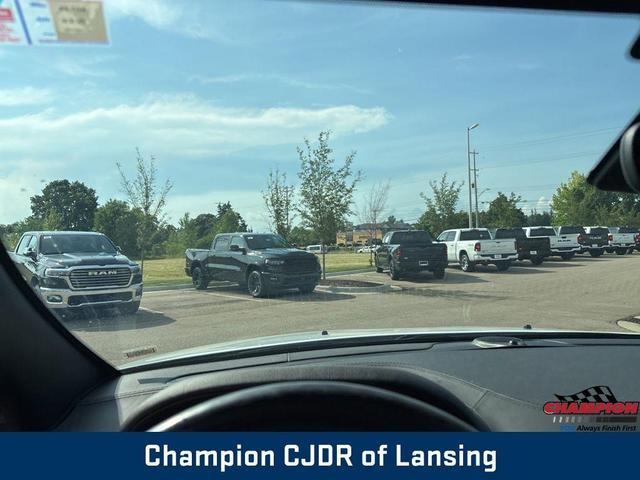 Photo of 2020 Bright White Clearcoat Jeep Grand Cherokee
