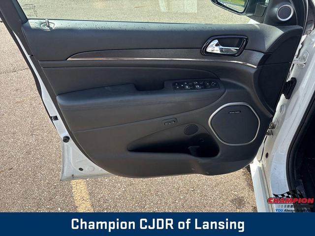 Photo of 2020 Bright White Clearcoat Jeep Grand Cherokee