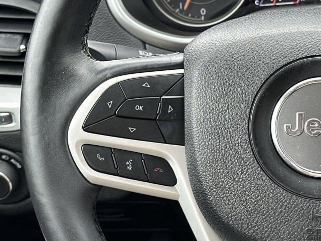 Photo of 2018 Bright White Clearcoat Jeep Cherokee