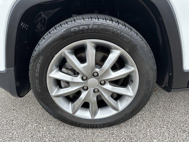 Photo of 2018 Bright White Clearcoat Jeep Cherokee
