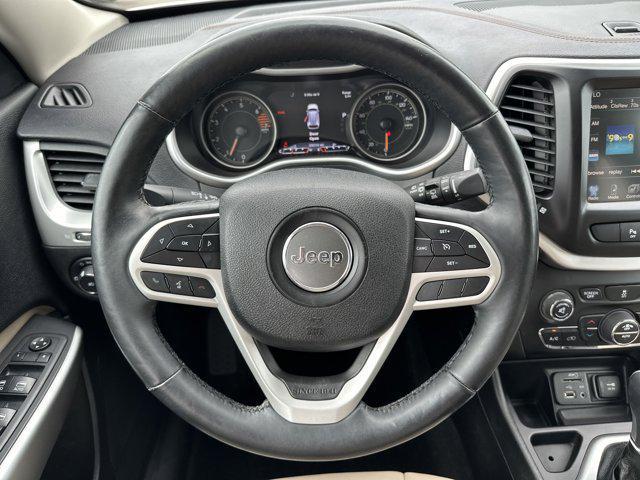Photo of 2018 Bright White Clearcoat Jeep Cherokee