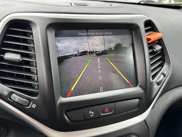 Photo of 2018 Bright White Clearcoat Jeep Cherokee