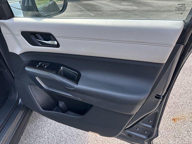 Photo of 2022 Gun Metallic Nissan Pathfinder