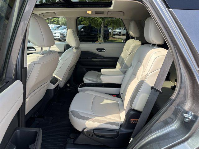 Photo of 2022 Gun Metallic Nissan Pathfinder