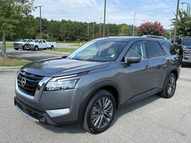 Photo of 2022 Gun Metallic Nissan Pathfinder