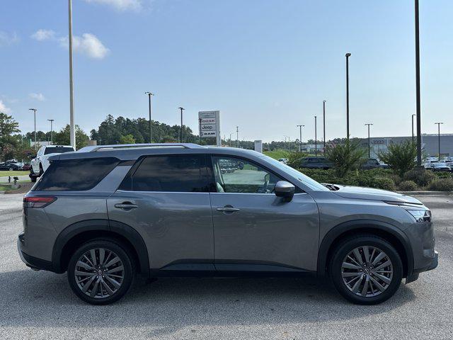 Photo of 2022 Gun Metallic Nissan Pathfinder