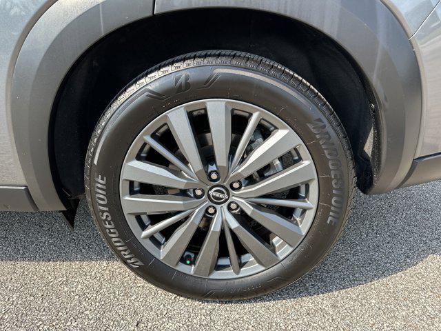 Photo of 2022 Gun Metallic Nissan Pathfinder