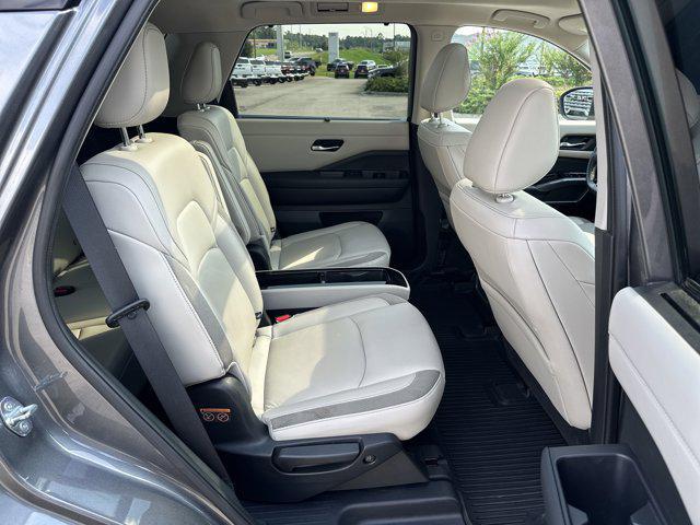 Photo of 2022 Gun Metallic Nissan Pathfinder