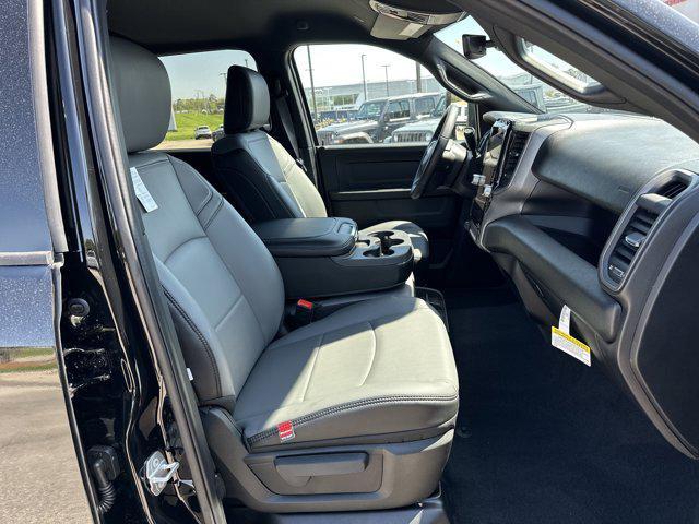 Photo of 2025 Diamond Black Crystal Pearlcoat RAM 2500