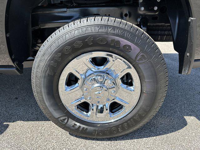 Photo of 2025 Diamond Black Crystal Pearlcoat RAM 2500
