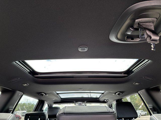 Photo of 2025 Diamond Black Crystal Pearlcoat Jeep Wagoneer L