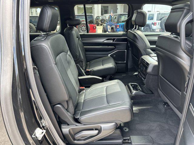 Photo of 2025 Diamond Black Crystal Pearlcoat Jeep Wagoneer L