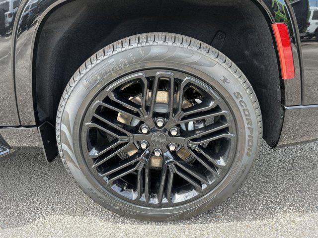 Photo of 2025 Diamond Black Crystal Pearlcoat Jeep Wagoneer L