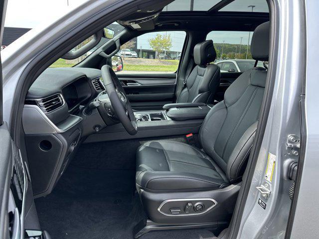 Photo of 2025 Silver Zynith Jeep Wagoneer