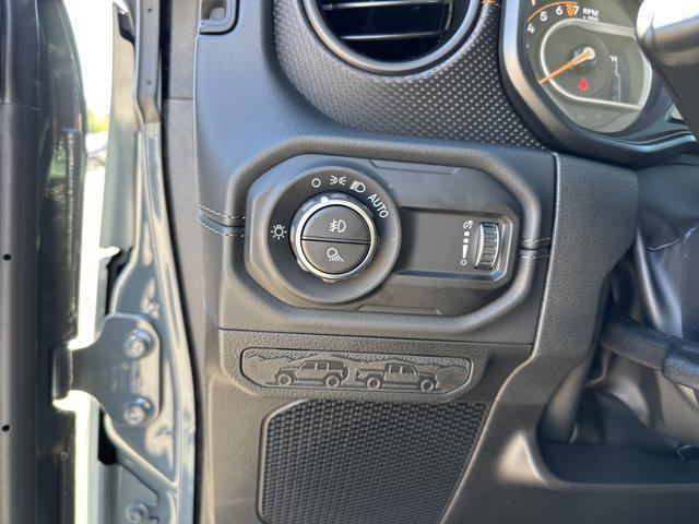 Photo of 2025 Anvil Clearcoat Jeep Gladiator