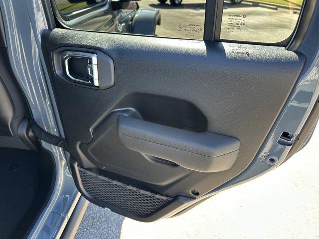 Photo of 2025 Anvil Clearcoat Jeep Gladiator