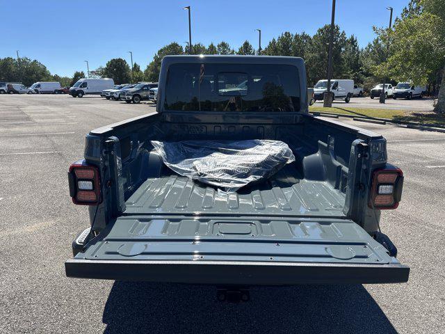 Photo of 2025 Anvil Clearcoat Jeep Gladiator