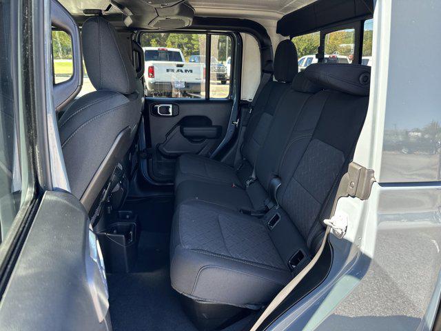 Photo of 2025 Anvil Clearcoat Jeep Gladiator
