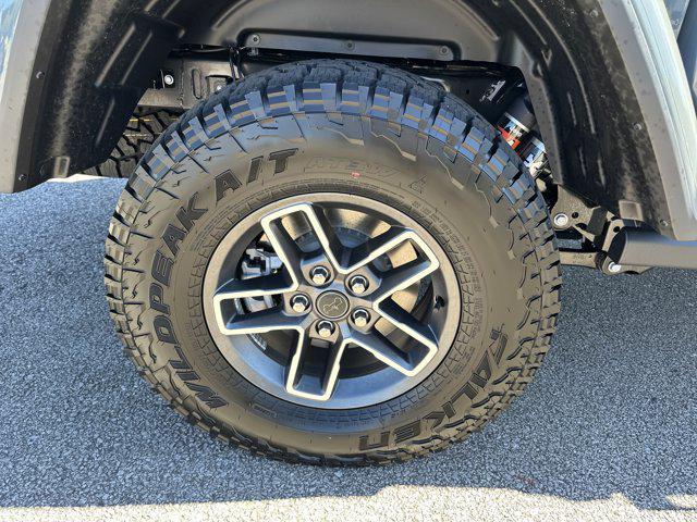 Photo of 2025 Anvil Clearcoat Jeep Gladiator