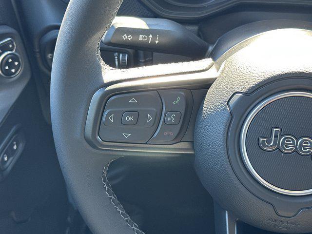 Photo of 2025 Anvil Clearcoat Jeep Gladiator