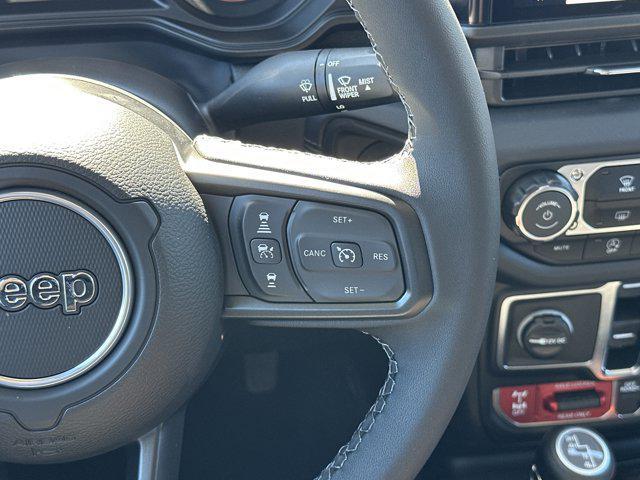 Photo of 2025 Anvil Clearcoat Jeep Gladiator