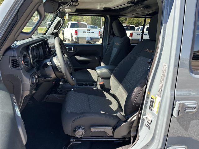 Photo of 2025 Anvil Clearcoat Jeep Gladiator