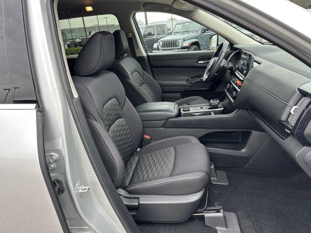 Photo of 2022 Brilliant Silver Metallic Nissan Pathfinder