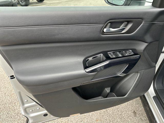 Photo of 2022 Brilliant Silver Metallic Nissan Pathfinder