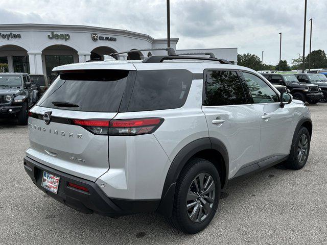 Photo of 2022 Brilliant Silver Metallic Nissan Pathfinder