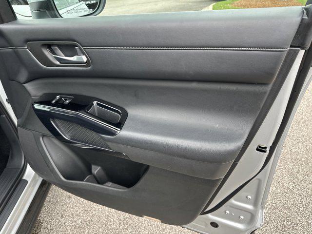 Photo of 2022 Brilliant Silver Metallic Nissan Pathfinder