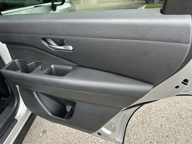 Photo of 2022 Brilliant Silver Metallic Nissan Pathfinder