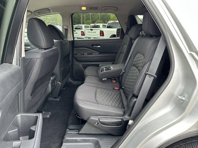 Photo of 2022 Brilliant Silver Metallic Nissan Pathfinder