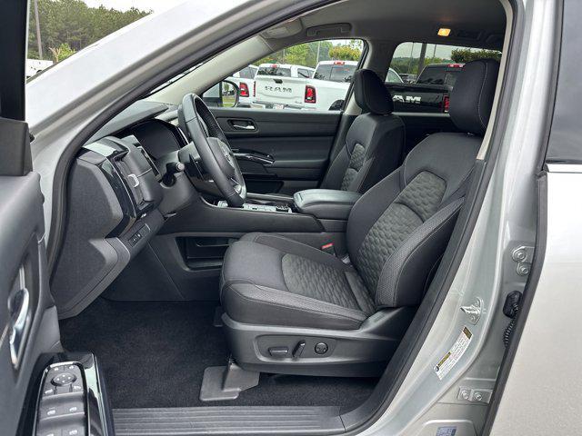 Photo of 2022 Brilliant Silver Metallic Nissan Pathfinder