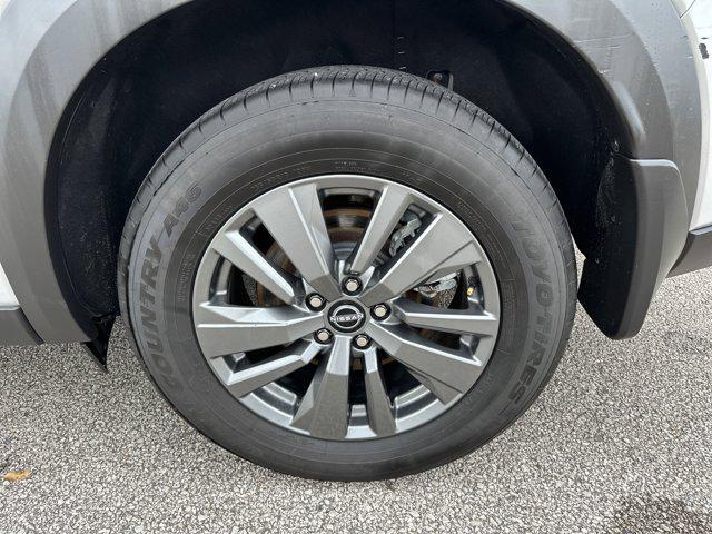 Photo of 2022 Brilliant Silver Metallic Nissan Pathfinder