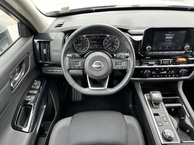 Photo of 2022 Brilliant Silver Metallic Nissan Pathfinder