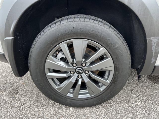 Photo of 2022 Brilliant Silver Metallic Nissan Pathfinder
