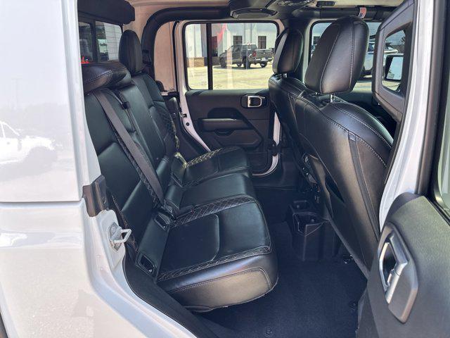 Photo of 2021 Bright White Clearcoat Jeep Gladiator