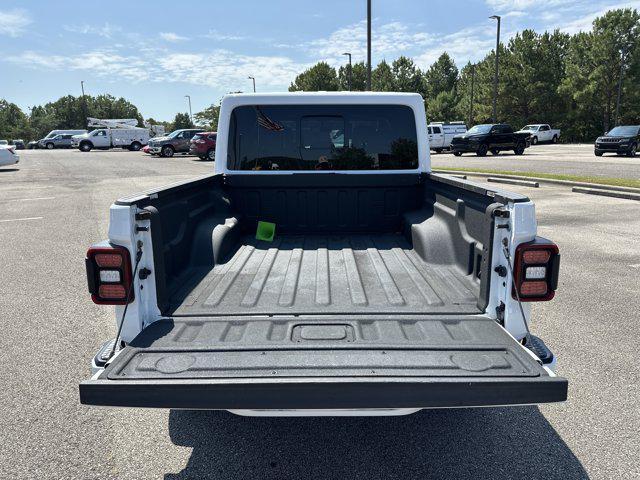 Photo of 2021 Bright White Clearcoat Jeep Gladiator